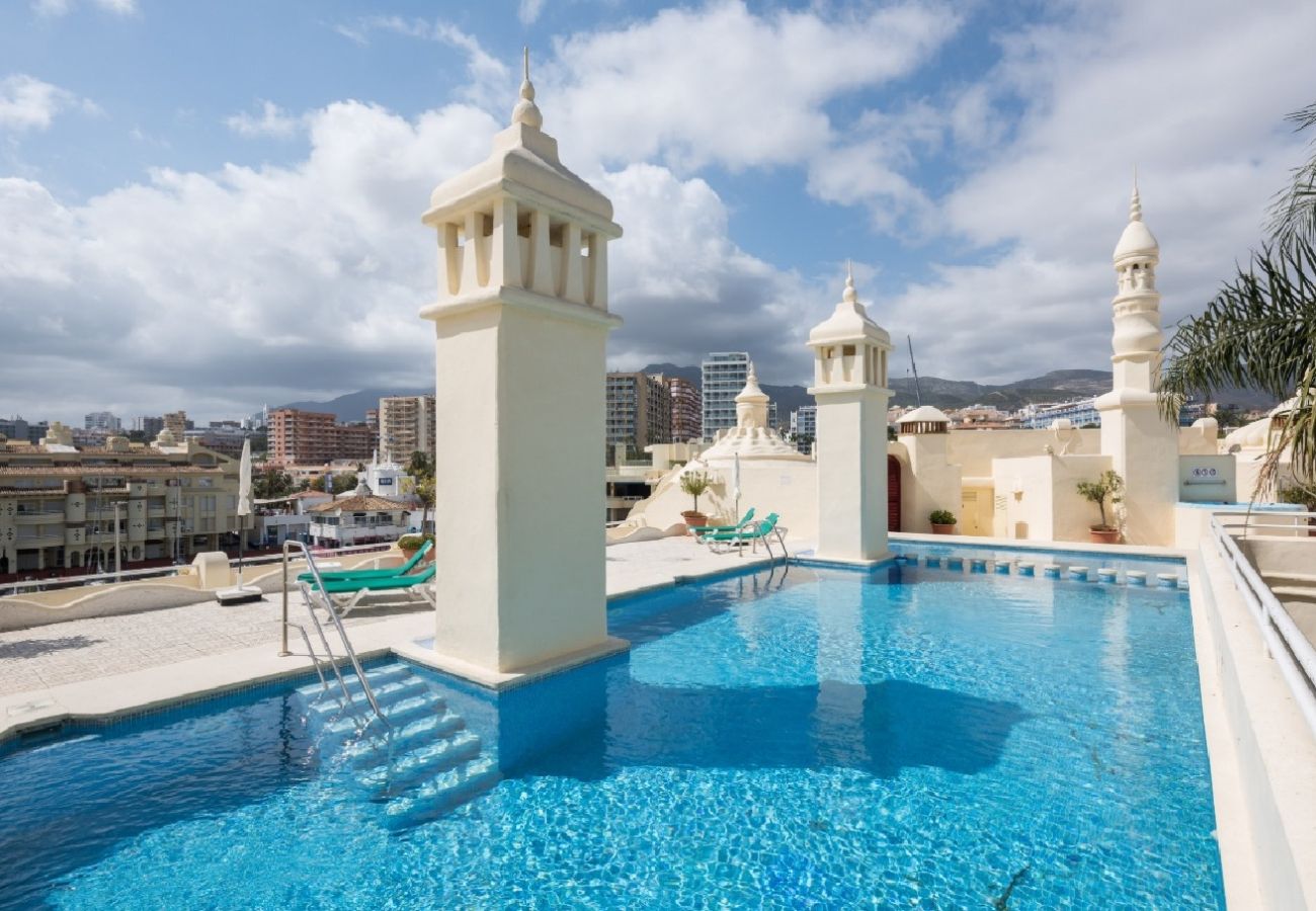 Appartement à Benalmádena - WintowinRentals Appartement Premium avec Terrasse et Vue Imprenable à Puerto Marina