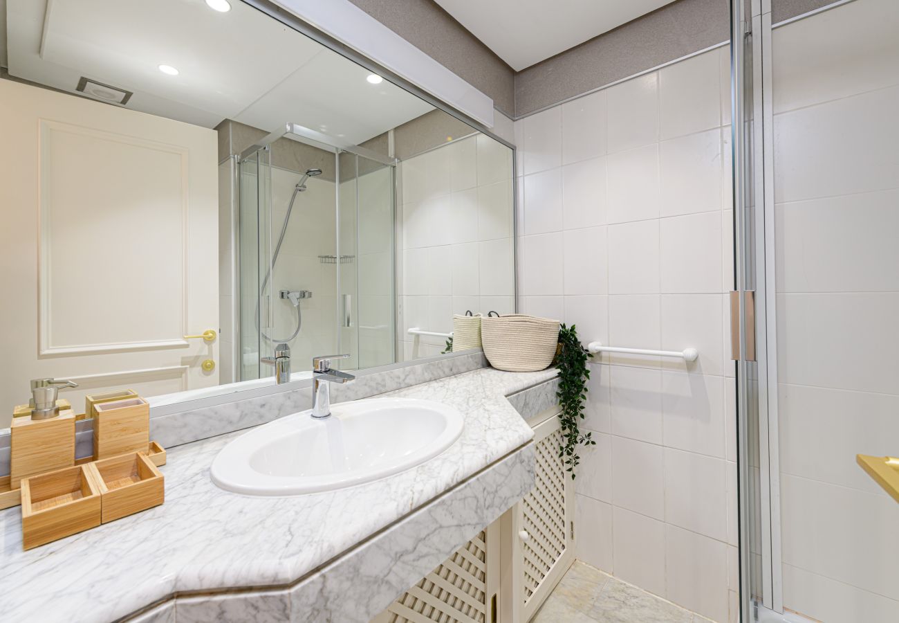 Appartement à Benalmádena - WintowinRentals Appartement Premium avec Terrasse et Vue Imprenable à Puerto Marina