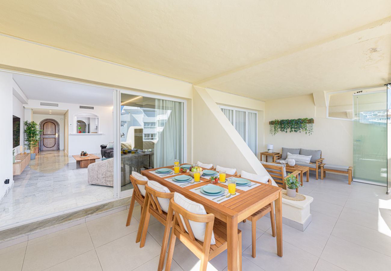 Appartement à Benalmádena - WintowinRentals Appartement Premium avec Terrasse et Vue Imprenable à Puerto Marina