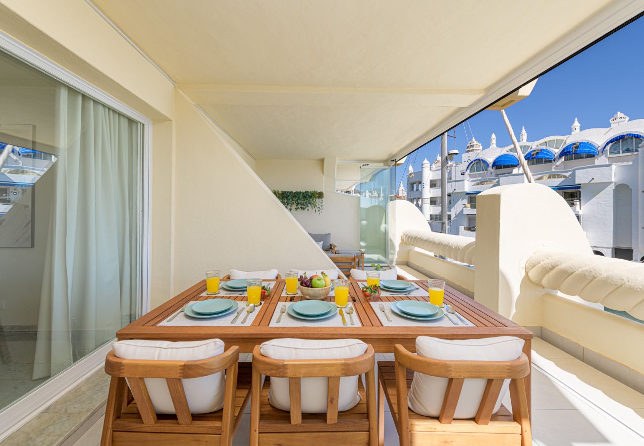 Appartement à Benalmádena - WintowinRentals Appartement Premium avec Terrasse et Vue Imprenable à Puerto Marina