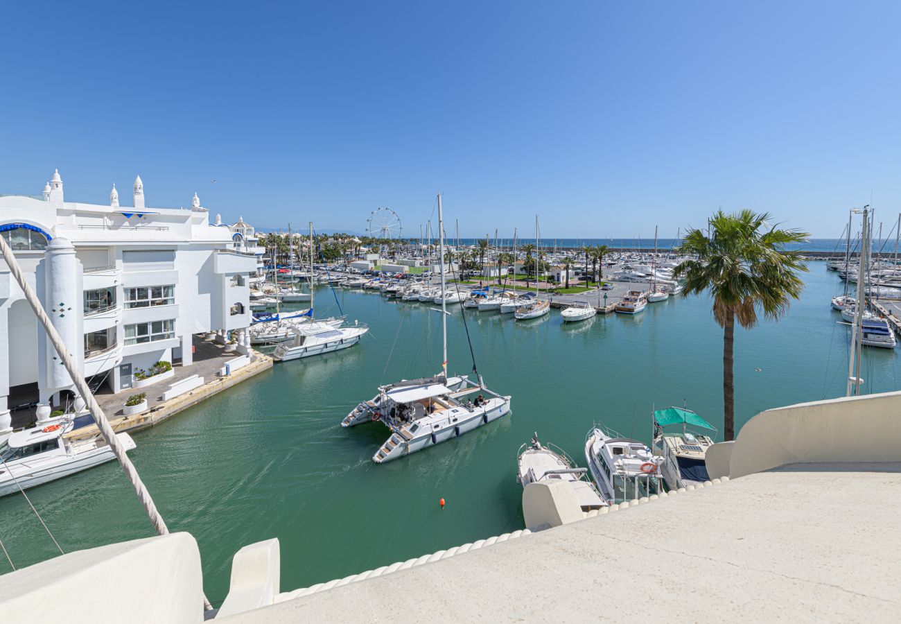 Appartement à Benalmádena - WintowinRentals Appartement Premium avec Terrasse et Vue Imprenable à Puerto Marina