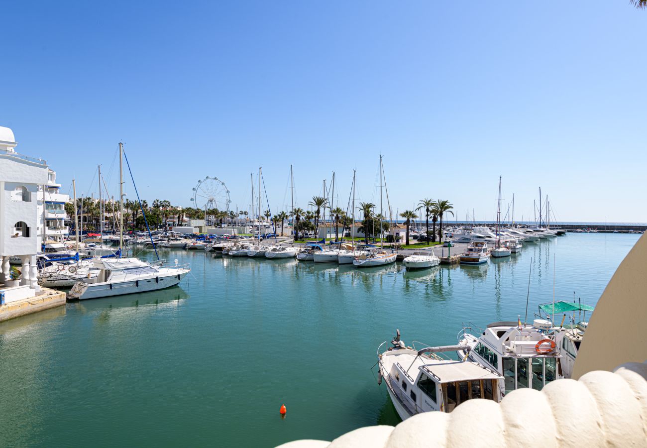 Appartement à Benalmádena - WintowinRentals Appartement Premium avec Terrasse et Vue Imprenable à Puerto Marina