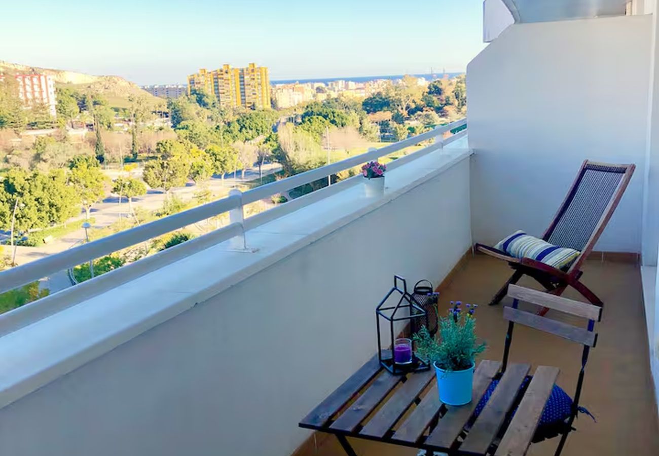 Appartement à Malaga - WintowinRentals SkyView Teatinos: Terrace, Bright & Open Views