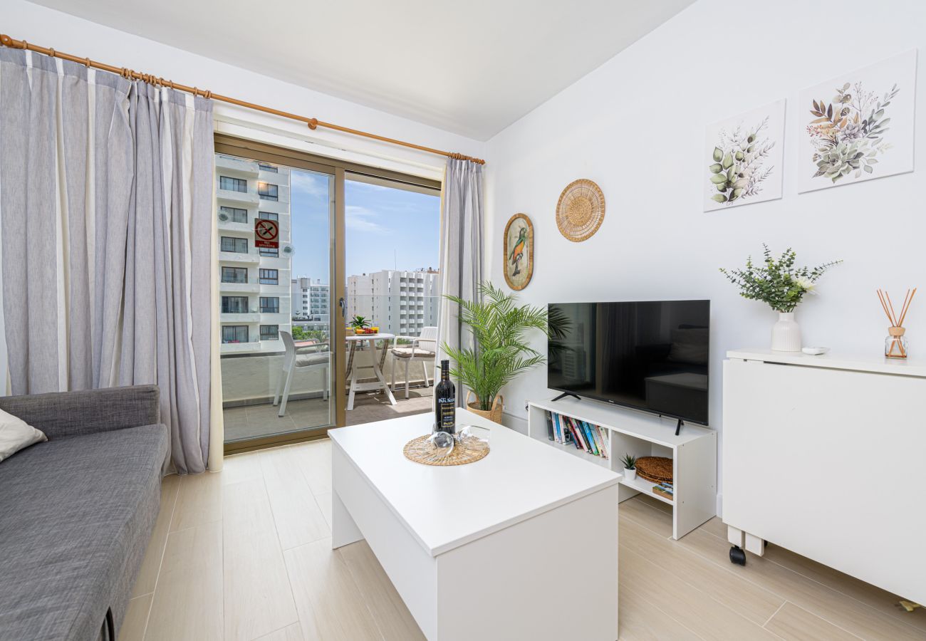 Appartement à Torremolinos - WintowinRentals Newly Renovated Private Suite Beachfront & Steps to the Marina