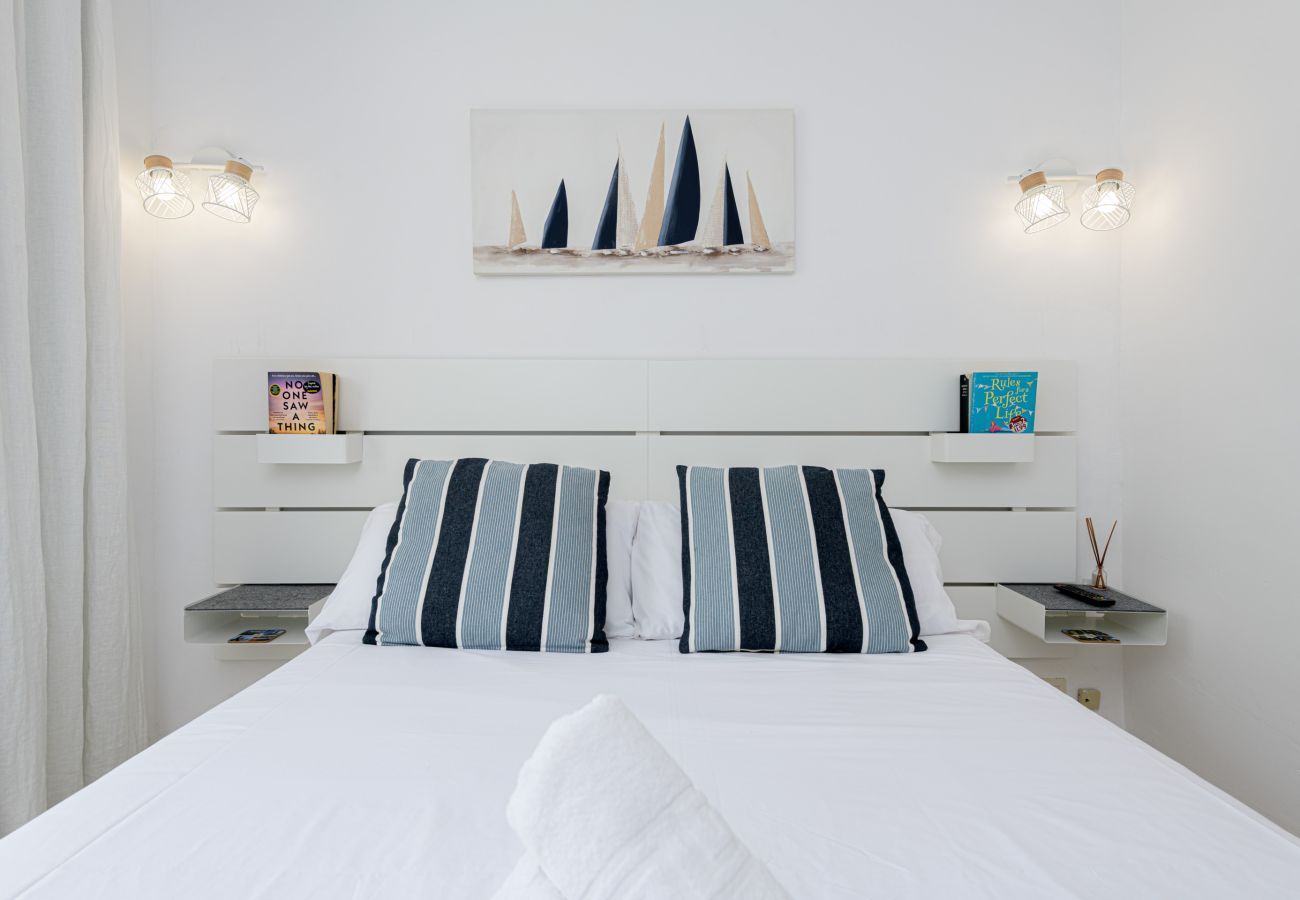 Appartement à Torremolinos - WintowinRentals Newly Renovated Private Suite Beachfront & Steps to the Marina
