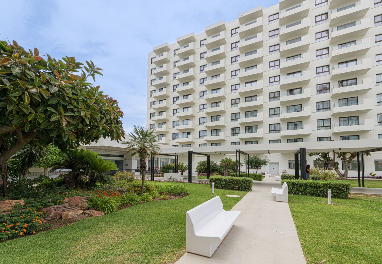 Appartement à Torremolinos - WintowinRentals Newly Renovated Private Suite Beachfront & Steps to the Marina
