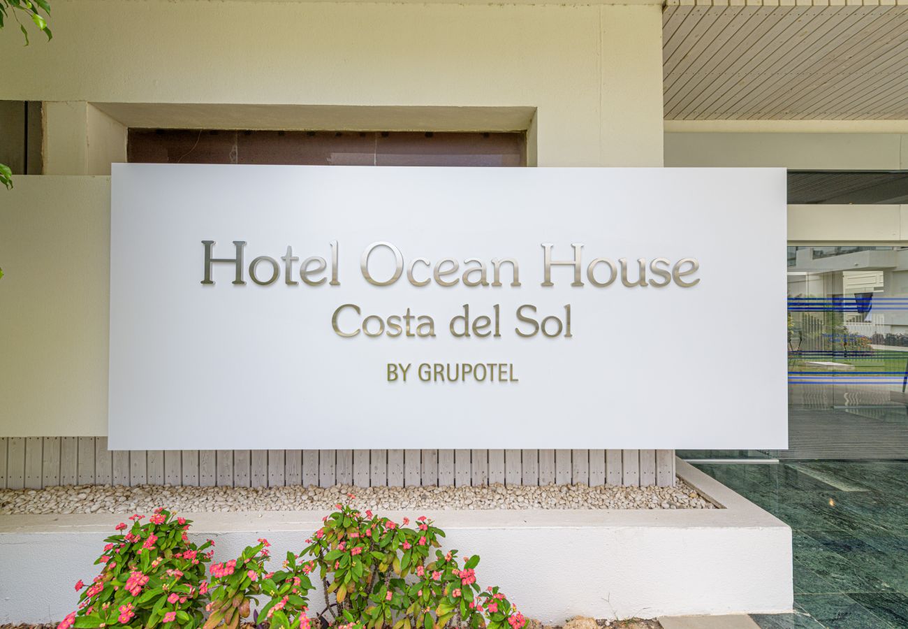 Appartement à Torremolinos - WintowinRentals Newly Renovated Private Suite Beachfront & Steps to the Marina